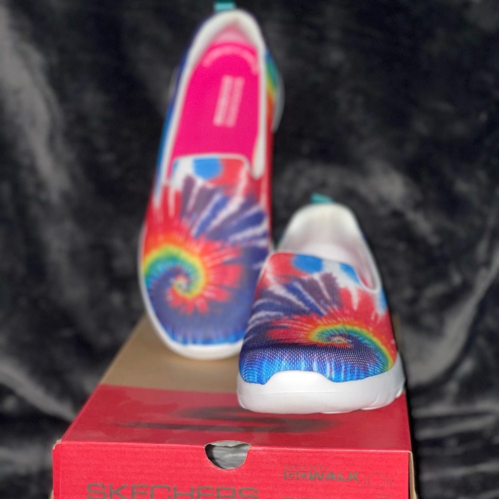 ** BRAND NEW IN BOX ** Women’s GoWalk Skechers with Ortholite comfort insoles